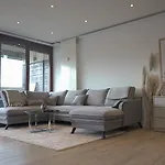Comfortable 3 Room Apartment I 81 M2 I Central L Self-Check-In I Wifi & Netflix